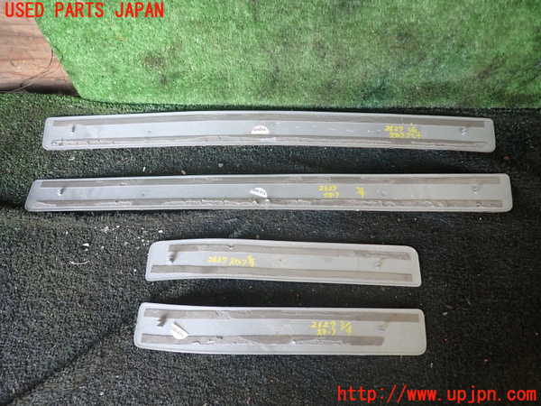 5UPJ-26277740]ベンツ GLK300 4MATIC X204(204981)スカッフプレート 中古_m0004.jpg