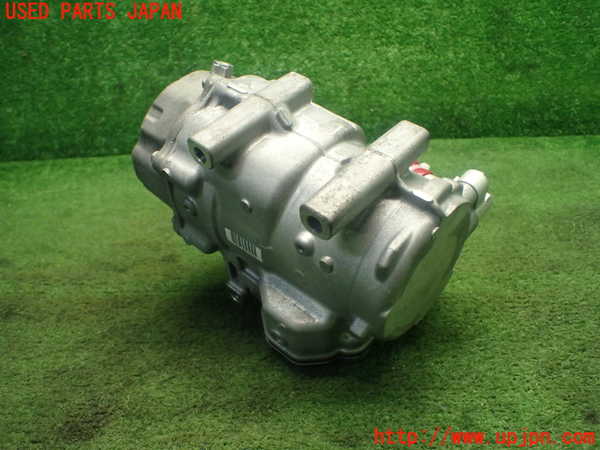 5UPJ-26296025]クラウン アスリート ハイブリッド(AWS210)エアコンコンプレッサー 中古_m0002.jpg