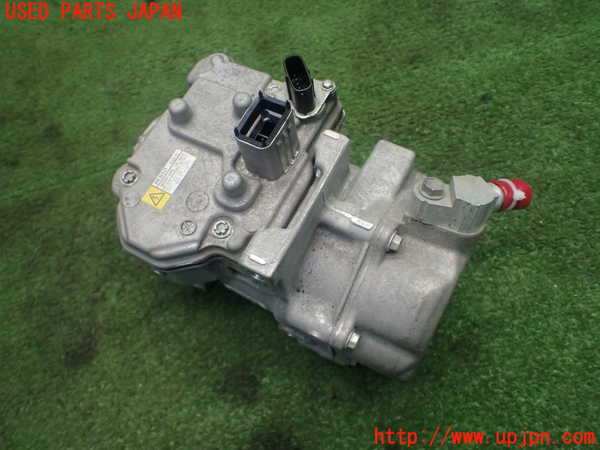 5UPJ-26296025]クラウン アスリート ハイブリッド(AWS210)エアコンコンプレッサー 中古_m0003.jpg