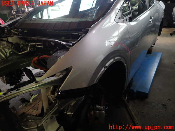 5UPJ-26301082]プリウス(ZVW60)左前フェンダー 中古_m0003.jpg