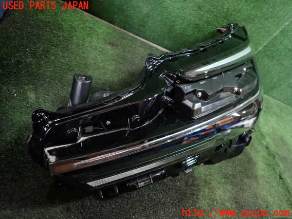1UPJ-26301132]プリウス(ZVW60)左ヘッドライト LED 中古_m0002.jpg