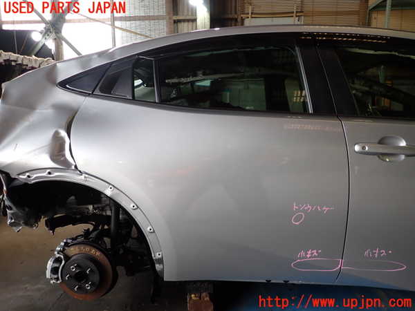 1UPJ-26301290]プリウス(ZVW60)右後ドア AGC M2F3 中古_m0001.jpg