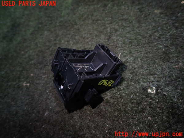 5UPJ-26306245]プリウス(ZVW60)左前パワーウィンドウスイッチ 中古_m0002.jpg
