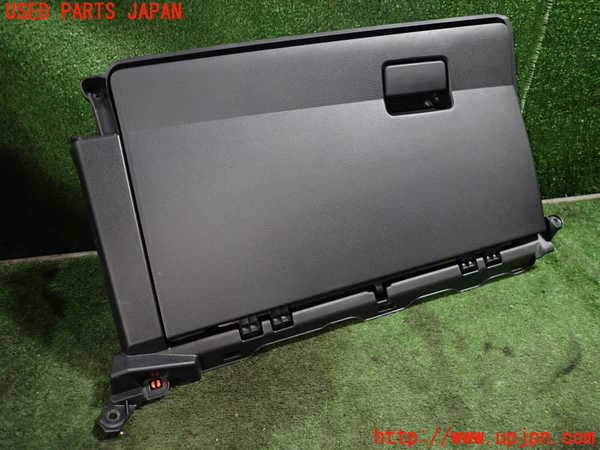 1UPJ-26307516]プリウス(ZVW60)グローブボックス1 中古_m0001.jpg