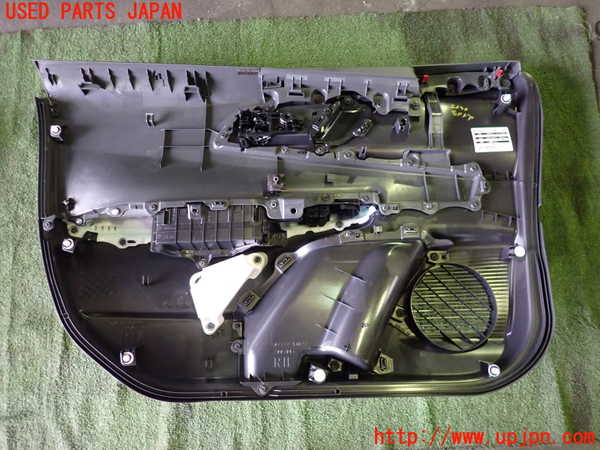 1UPJ-26301234]プリウス(ZVW60)右前ドア内張り 中古_m0004.jpg