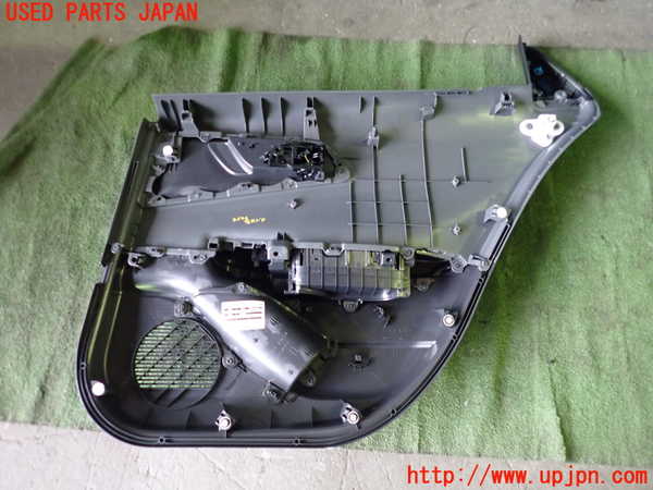 1UPJ-26301324]プリウス(ZVW60)左後ドア内張り 中古_m0004.jpg