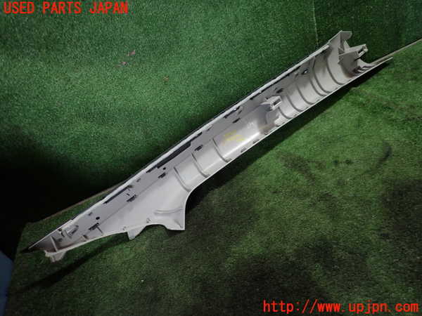 1UPJ-26307660]プリウス(ZVW60)左フロントピラートリム 中古_m0002.jpg