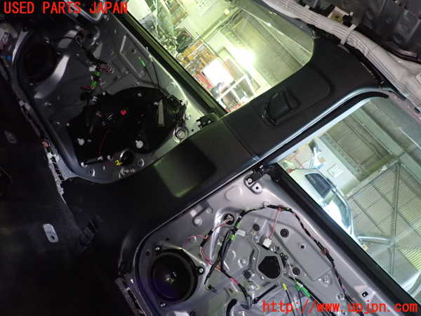 1UPJ-26307665]プリウス(ZVW60)右センターピラートリム 中古_m0001.jpg