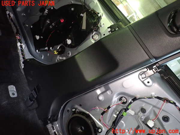 1UPJ-26307665]プリウス(ZVW60)右センターピラートリム 中古_m0003.jpg