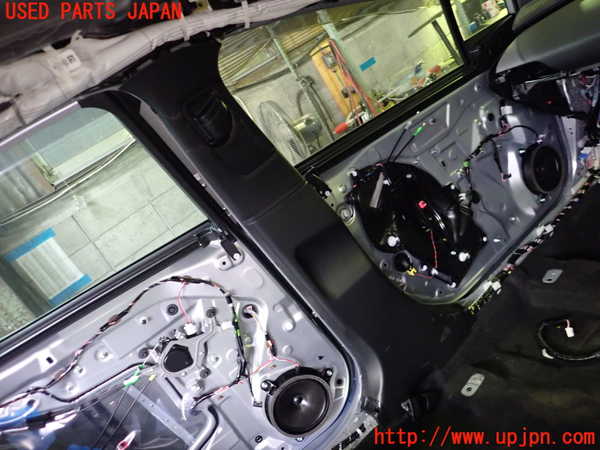 1UPJ-26307670]プリウス(ZVW60)左センターピラートリム 中古_m0001.jpg