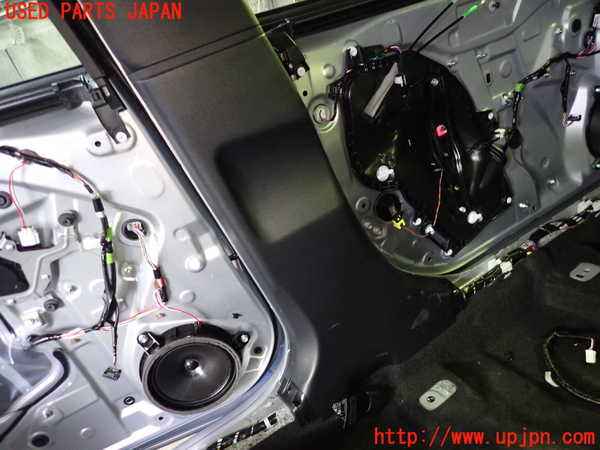 1UPJ-26307670]プリウス(ZVW60)左センターピラートリム 中古_m0003.jpg