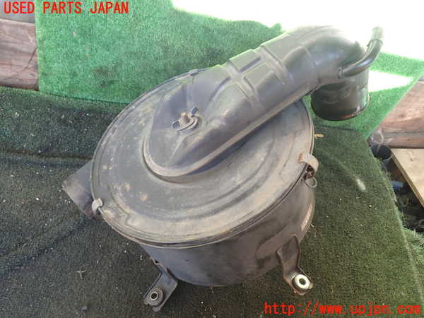 5UPJ-26312560]ランクル80系(HDJ81V)エアクリーナーボックス 中古_m0001.jpg