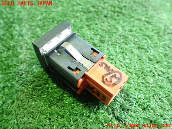2UPJ-26336310]VW ゴルフ カブリオレ(カブリオ)(1KCAVK)スイッチ5 (タイヤ空気圧警報リセット) 中古_m0002.jpg