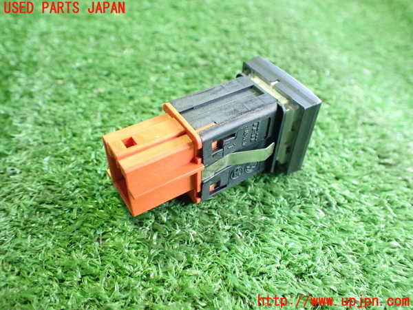 2UPJ-26336310]VW ゴルフ カブリオレ(カブリオ)(1KCAVK)スイッチ5 (タイヤ空気圧警報リセット) 中古_m0003.jpg