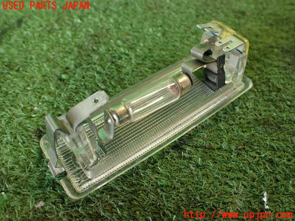 5UPJ-26346412]ポルシェ・968(968)ルームランプ2 (ラゲッジ左) 中古_m0002.jpg
