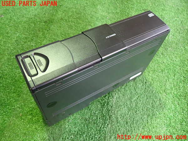 2UPJ-26376505]BMW Z4 ロードスター(BT30)CDチェンジャー 中古_m0001.jpg