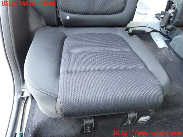 2UPJ-26387145]CX-5(KE2FW)右2列目シート 中古_m0002.jpg