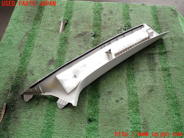 2UPJ-26387660]CX-5(KE2FW)左フロントピラートリム 中古_m0002.jpg