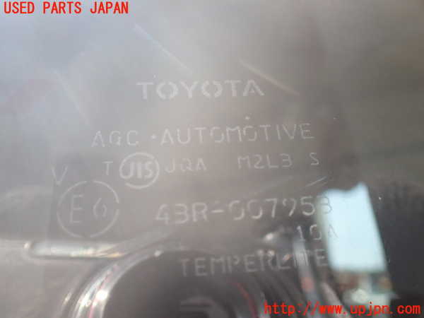 5UPJ-26391382]ヴォクシーハイブリッド(ノアハイブリッド)(ZWR80G)左クォーターガラス 43R-007953 中古_m0003.jpg