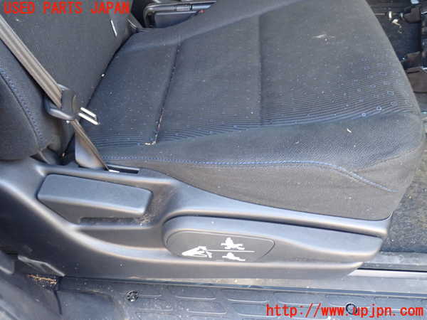 5UPJ-26397145]ヴォクシーハイブリッド(ノアハイブリッド)(ZWR80G)右2列目シート 中古_m0004.jpg