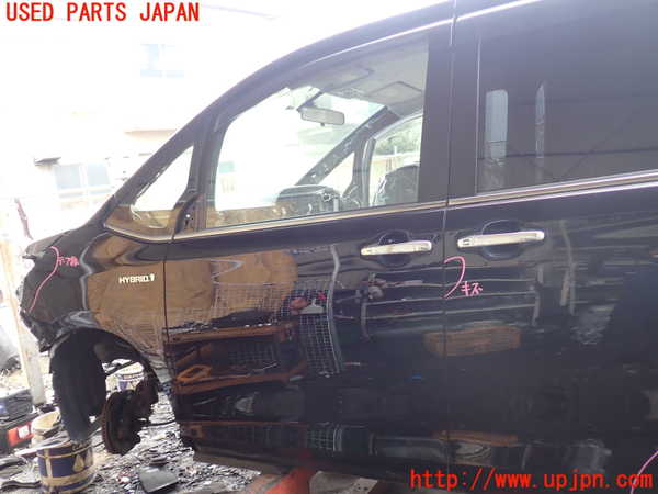 5UPJ-26401260]エスクァイアハイブリッド(ZWR80G)左前ドア NSG M3O5 中古_m0001.jpg
