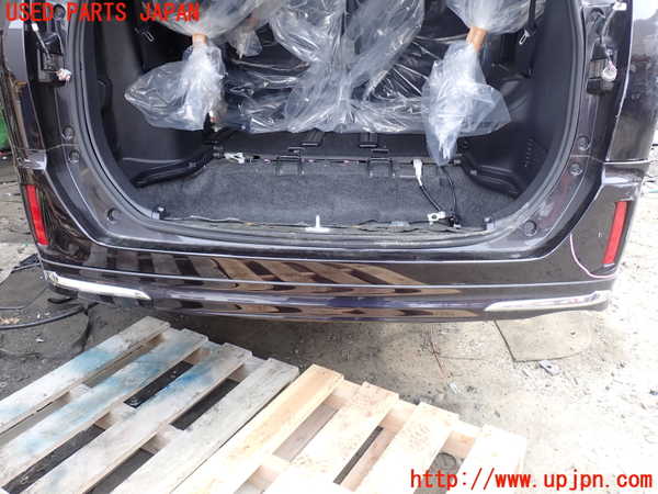 5UPJ-26401610]エスクァイアハイブリッド(ZWR80G)リアバンパー 中古_m0001.jpg