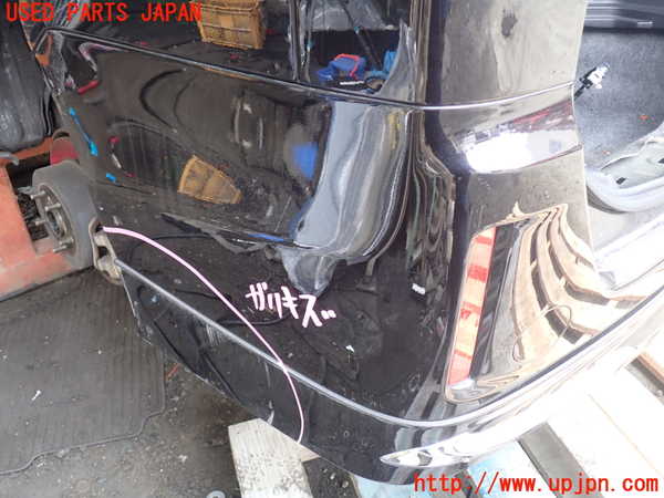 5UPJ-26401610]エスクァイアハイブリッド(ZWR80G)リアバンパー 中古_m0004.jpg