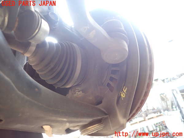 1UPJ-26404290]エスクァイアハイブリッド(ZWR80G)右フロントナックルハブ 中古_m0002.jpg
