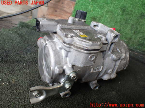1UPJ-26406025]エスクァイアハイブリッド(ZWR80G)エアコンコンプレッサー 中古_m0002.jpg