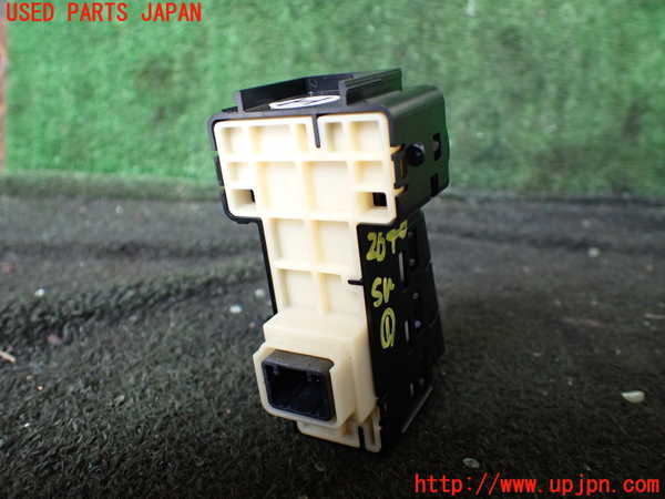 5UPJ-26406306]エスクァイアハイブリッド(ZWR80G)スイッチ1 (時計設定＆走行モード切替) 中古_m0002.jpg