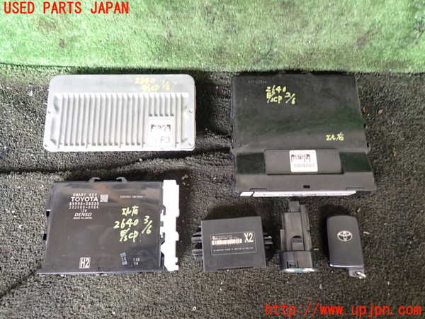 1UPJ-26406110]エスクァイアハイブリッド(ZWR80G)エンジンコンピューター 中古_m0001.jpg