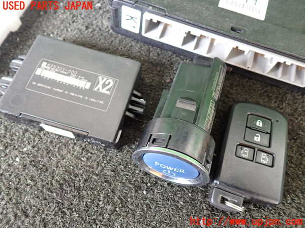 1UPJ-26406110]エスクァイアハイブリッド(ZWR80G)エンジンコンピューター 中古_m0004.jpg