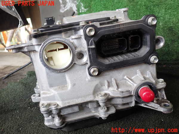 1UPJ-26406916]エスクァイアハイブリッド(ZWR80G)インバーターコンバーター 中古_m0003.jpg