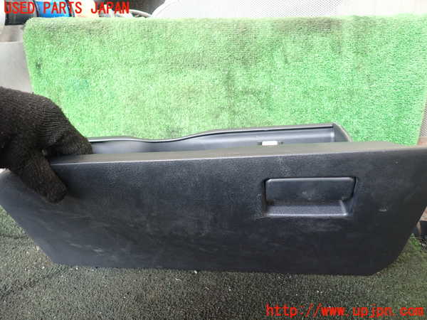 1UPJ-26407516]エスクァイアハイブリッド(ZWR80G)グローブボックス1 中古_m0002.jpg
