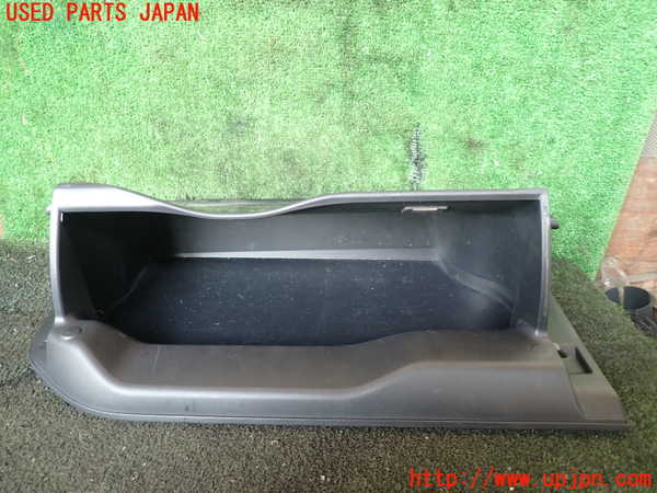 1UPJ-26407516]エスクァイアハイブリッド(ZWR80G)グローブボックス1 中古_m0003.jpg