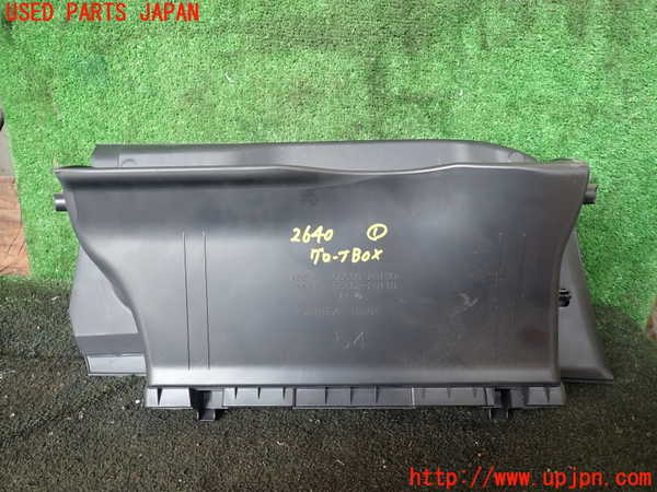 1UPJ-26407516]エスクァイアハイブリッド(ZWR80G)グローブボックス1 中古_m0004.jpg
