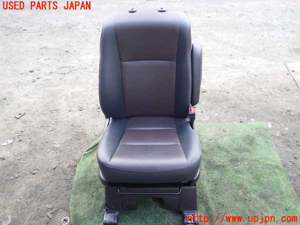5UPJ-26407035]エスクァイアハイブリッド(ZWR80G)運転席シート 中古_m0001.jpg