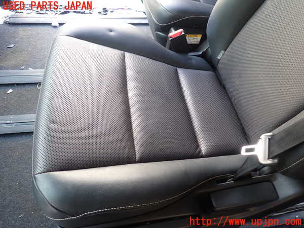 5UPJ-26407175]エスクァイアハイブリッド(ZWR80G)左2列目シート 中古_m0003.jpg