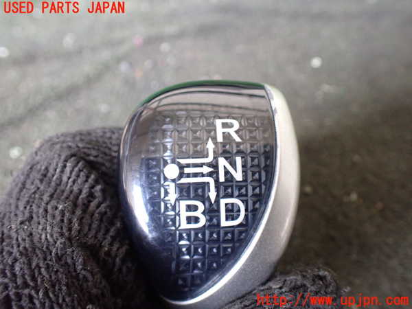 1UPJ-26407570]エスクァイアハイブリッド(ZWR80G)シフトノブ 中古_m0002.jpg