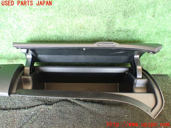 1UPJ-26407841]エスクァイアハイブリッド(ZWR80G)小物入れ1 中古_m0002.jpg