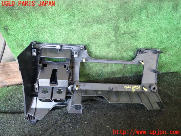 1UPJ-26407843]エスクァイアハイブリッド(ZWR80G)小物入れ3 中古_m0003.jpg