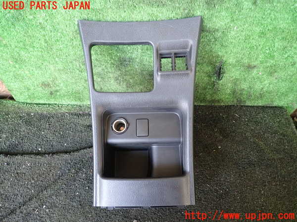 1UPJ-26407844]エスクァイアハイブリッド(ZWR80G)小物入れ4 中古_m0001.jpg