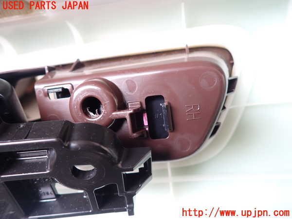 5UPJ-26401234]エスクァイアハイブリッド(ZWR80G)右前ドア内張り 中古_m0005.jpg