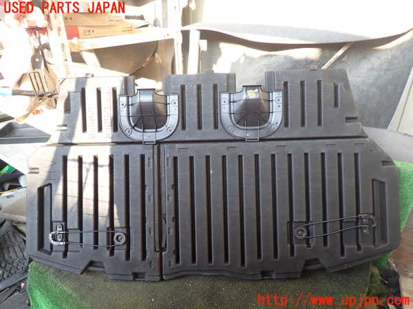 5UPJ-26407771]エスクァイアハイブリッド(ZWR80G)ラゲッジトレイ1 中古_m0002.jpg