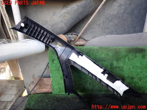 5UPJ-26407655]エスクァイアハイブリッド(ZWR80G)右フロントピラートリム 中古_m0002.jpg