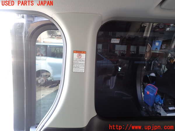 5UPJ-26407675]エスクァイアハイブリッド(ZWR80G)右リアピラートリム 中古_m0002.jpg