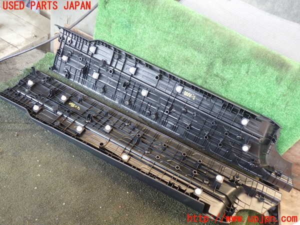 1UPJ-26407740]エスクァイアハイブリッド(ZWR80G)スカッフプレート 中古_m0002.jpg
