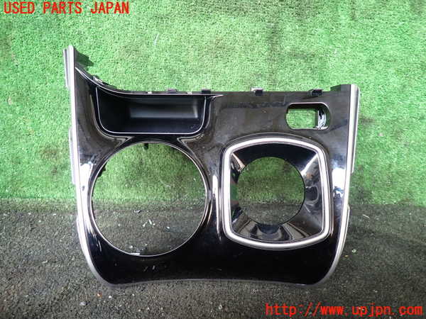 1UPJ-26407691]エスクァイアハイブリッド(ZWR80G)内装トリム類1 中古_m0001.jpg