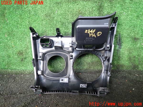 1UPJ-26407691]エスクァイアハイブリッド(ZWR80G)内装トリム類1 中古_m0002.jpg