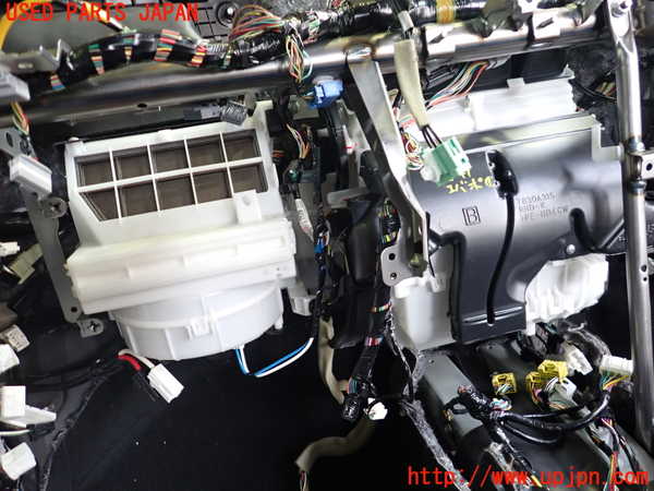 2UPJ-26416081]エクリプスクロス PHEV(GL3W)エバポレーター1 中古_m0001.jpg